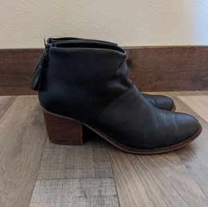 Black leather Tom's booties